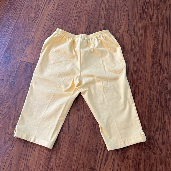 Alfred Dunner Yellow Structured Capris - Picture 3 of 4
